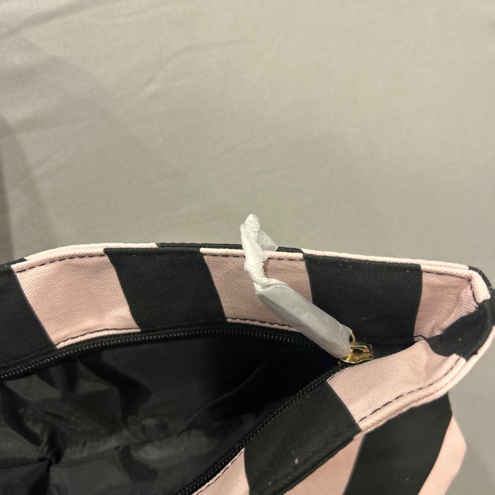 VICTORIA'S SECRET PINK AND BLACK STRIPED ZIPPERED WEEKENDER TOTE BAG - NEW W/TAG - Picture 3 of 8